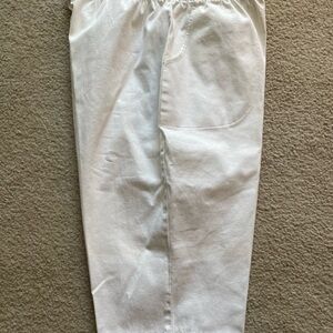 D & CO White Casual Capris with Relaxed Fit